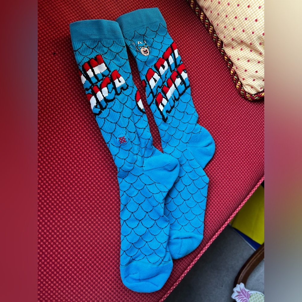 CLEARANCE NWOT Stance Marvel Captain America Socks - Picture 2 of 7
